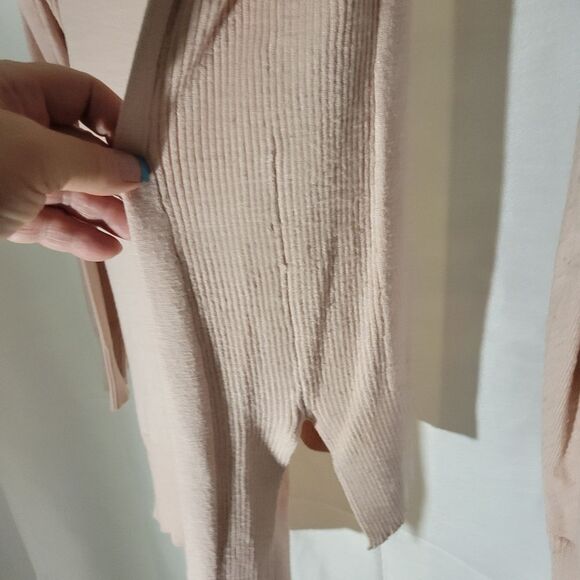 * Quinn pale pink pullover long sleeve sweater - Picture 3 of 7